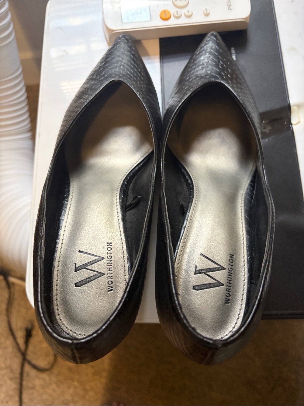 Worthington Women's Black Pointed-Toe Woven Flats